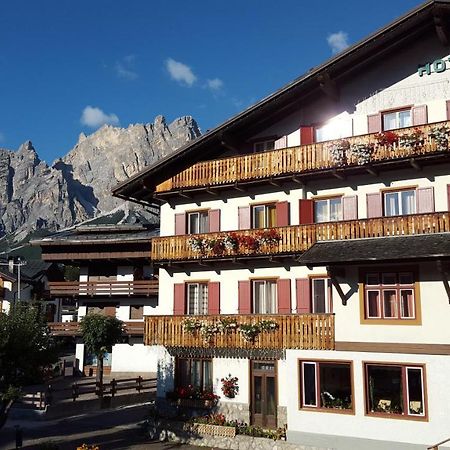 Hotel Bellaria Cortina dʼAmpezzo Esterno foto