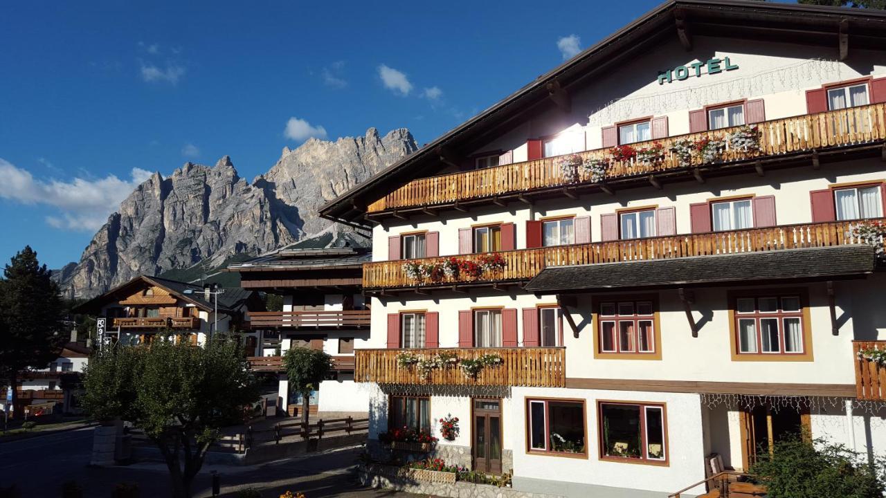 Hotel Bellaria Cortina dʼAmpezzo Esterno foto