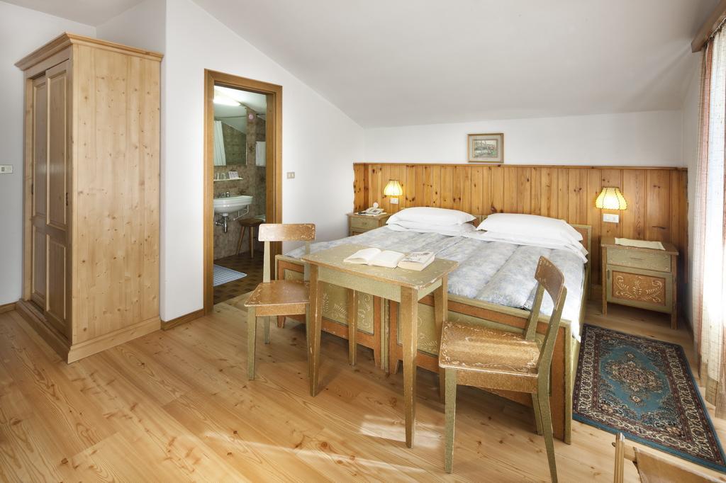 Hotel Bellaria Cortina dʼAmpezzo Camera foto