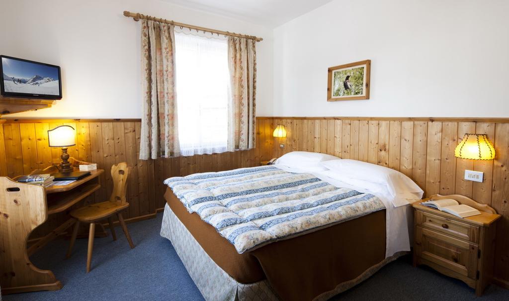 Hotel Bellaria Cortina dʼAmpezzo Camera foto